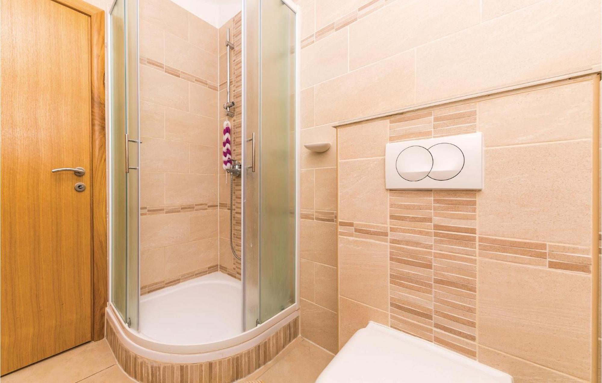 3 Bedroom Nice Apartment In Seget Vranjica Esterno foto